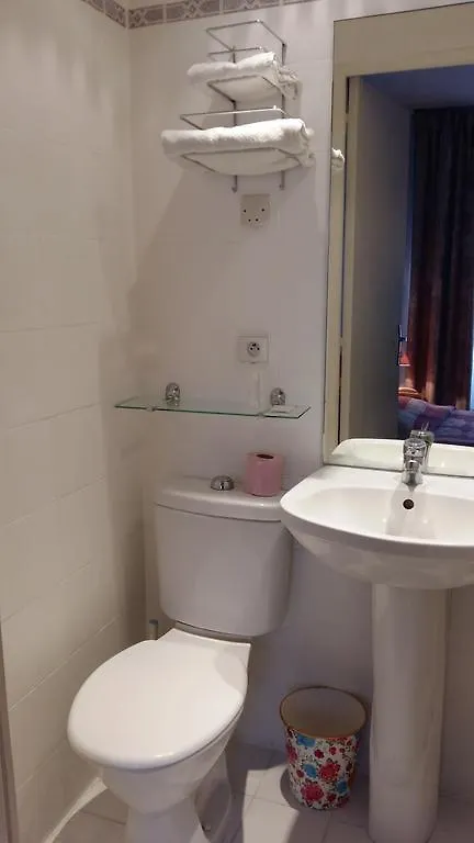 Hotel Pax 18e 2*