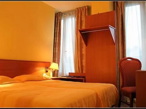 Pax 18e 2* Parigi