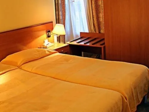 Pax 18e Hotel Parigi