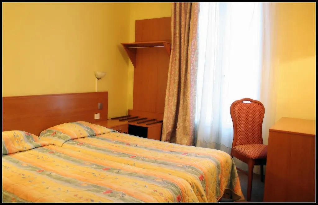 Hotel Pax 18e 2*