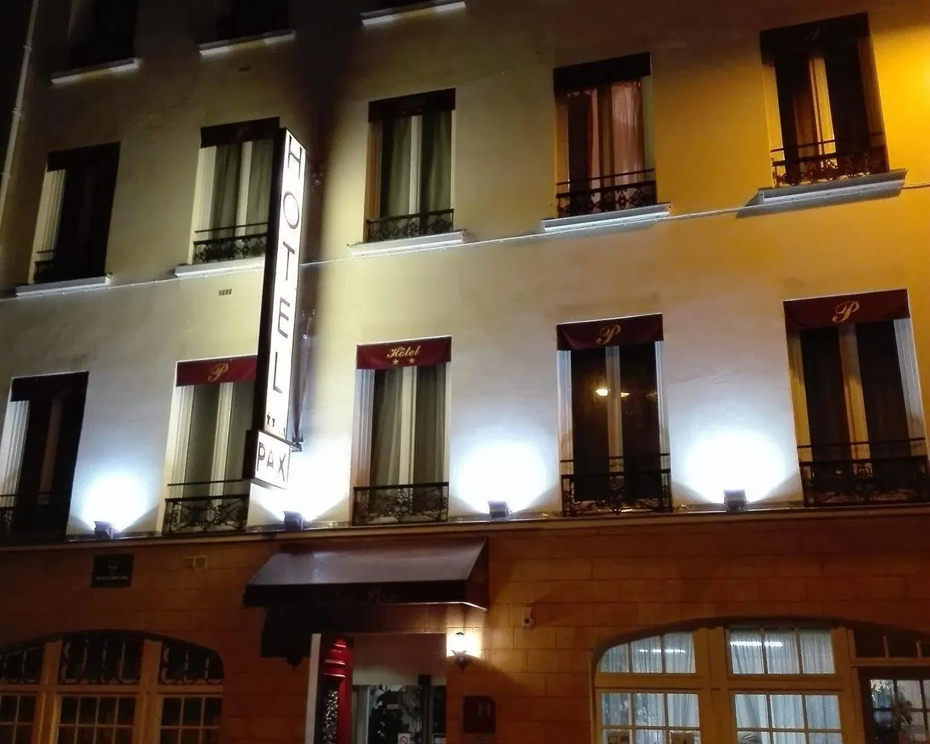 Hotel Pax 18e Paris