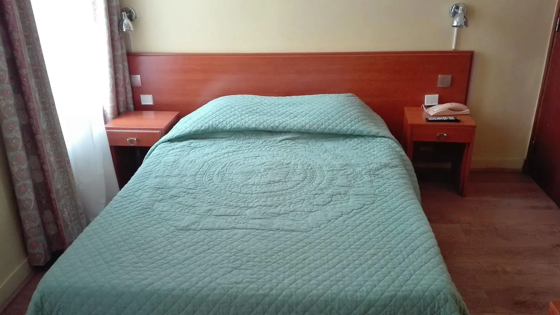 Pax 18e Hotel Parigi
