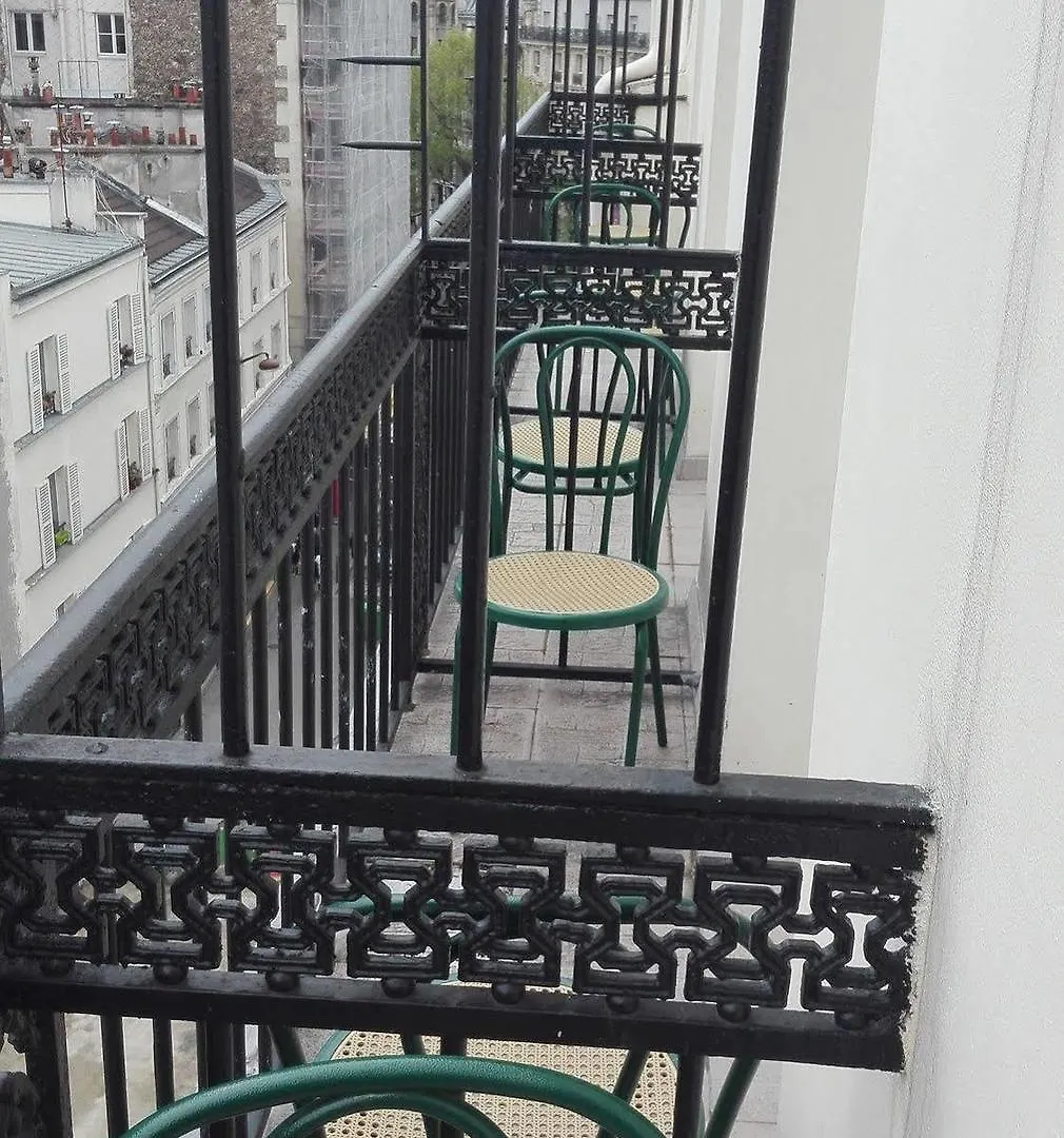 Pax 18e Hotel Paris